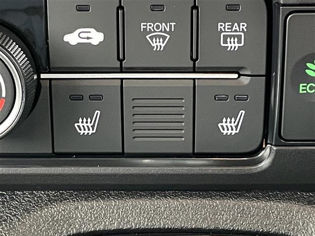 N-BOXカスタム コーディネートスタイル ホンダセンシング 衝突軽減 禁煙 追従クルコン ハンドル支援 ナビ装着用パッケージ ハーフレザー シートヒーター 両側パワースライドドア 電動パーキングブレーキ リアロールシェード シート背面テーブル(3枚目)