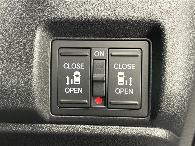 N-BOXカスタム コーディネートスタイル ホンダセンシング 衝突軽減 禁煙 追従クルコン ハンドル支援 ナビ装着用パッケージ ハーフレザー シートヒーター 両側パワースライドドア 電動パーキングブレーキ リアロールシェード シート背面テーブル(5枚目)