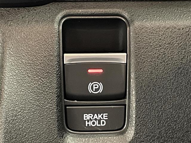 N-BOXカスタム コーディネートスタイル ホンダセンシング 衝突軽減 禁煙 追従クルコン ハンドル支援 ナビ装着用パッケージ ハーフレザー シートヒーター 両側パワースライドドア 電動パーキングブレーキ リアロールシェード シート背面テーブル(8枚目)