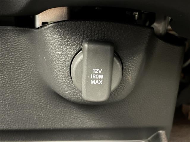 N-BOXカスタム コーディネートスタイル ホンダセンシング 衝突軽減 禁煙 追従クルコン ハンドル支援 ナビ装着用パッケージ ハーフレザー シートヒーター 両側パワースライドドア 電動パーキングブレーキ リアロールシェード シート背面テーブル(9枚目)