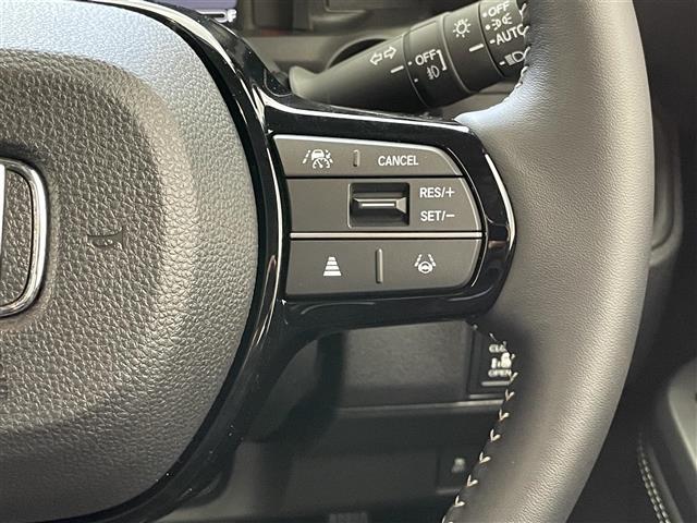 N-BOXカスタム コーディネートスタイル ホンダセンシング 衝突軽減 禁煙 追従クルコン ハンドル支援 ナビ装着用パッケージ ハーフレザー シートヒーター 両側パワースライドドア 電動パーキングブレーキ リアロールシェード シート背面テーブル(13枚目)