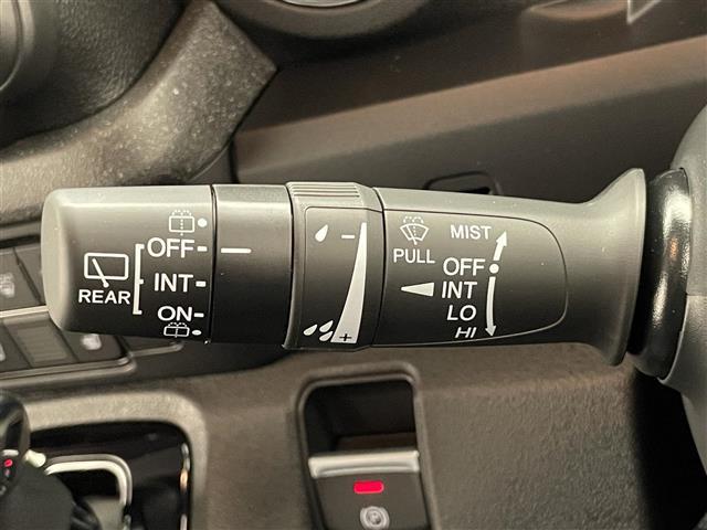 N-BOXカスタム コーディネートスタイル ホンダセンシング 衝突軽減 禁煙 追従クルコン ハンドル支援 ナビ装着用パッケージ ハーフレザー シートヒーター 両側パワースライドドア 電動パーキングブレーキ リアロールシェード シート背面テーブル(14枚目)