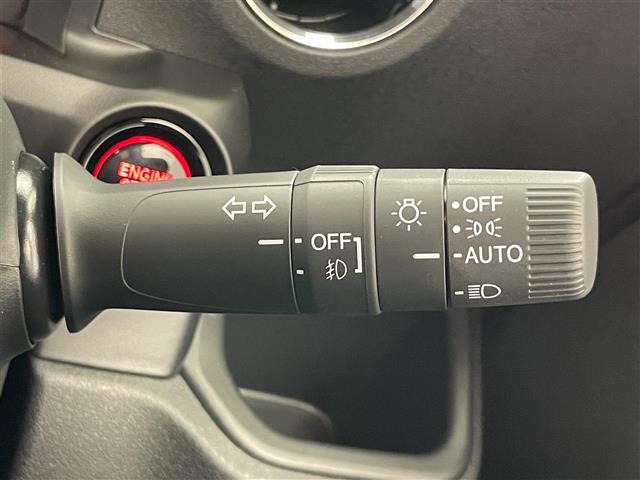 N-BOXカスタム コーディネートスタイル ホンダセンシング 衝突軽減 禁煙 追従クルコン ハンドル支援 ナビ装着用パッケージ ハーフレザー シートヒーター 両側パワースライドドア 電動パーキングブレーキ リアロールシェード シート背面テーブル(15枚目)