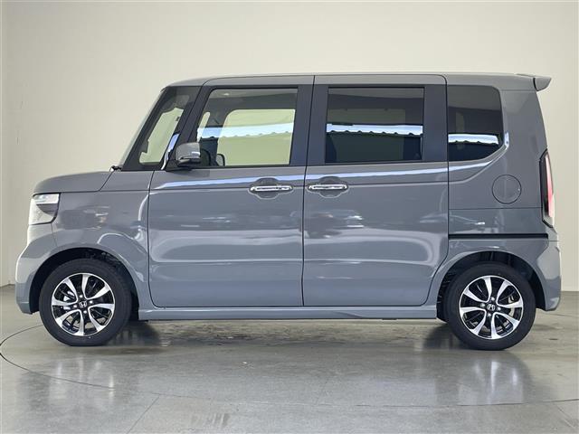 N-BOXカスタム コーディネートスタイル ホンダセンシング 衝突軽減 禁煙 追従クルコン ハンドル支援 ナビ装着用パッケージ ハーフレザー シートヒーター 両側パワースライドドア 電動パーキングブレーキ リアロールシェード シート背面テーブル(17枚目)