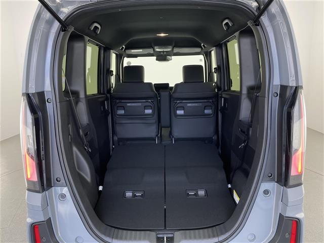 N-BOXカスタム コーディネートスタイル ホンダセンシング 衝突軽減 禁煙 追従クルコン ハンドル支援 ナビ装着用パッケージ ハーフレザー シートヒーター 両側パワースライドドア 電動パーキングブレーキ リアロールシェード シート背面テーブル(22枚目)