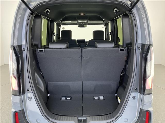 N-BOXカスタム コーディネートスタイル ホンダセンシング 衝突軽減 禁煙 追従クルコン ハンドル支援 ナビ装着用パッケージ ハーフレザー シートヒーター 両側パワースライドドア 電動パーキングブレーキ リアロールシェード シート背面テーブル(23枚目)