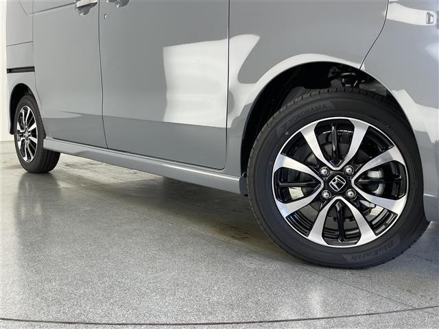 N-BOXカスタム コーディネートスタイル ホンダセンシング 衝突軽減 禁煙 追従クルコン ハンドル支援 ナビ装着用パッケージ ハーフレザー シートヒーター 両側パワースライドドア 電動パーキングブレーキ リアロールシェード シート背面テーブル(27枚目)