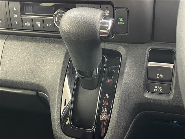 N-BOXカスタム コーディネートスタイル 純正8型ナビ シートヒーター 禁煙車 ハーフレザー バックカメラ 前後ドラレコ 電動パーキング ホンダセンシング 衝突軽減 追従クルコン ハンドル支援 コーナーセンサー ツートーン LEDオートライト(12枚目)