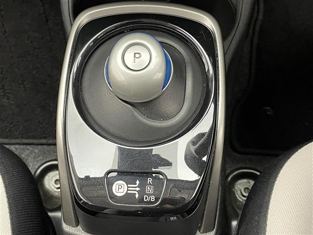 ノート e-パワー X 純正ナビ 全方位カメラ 禁煙車 デジタルインナーミラー コーナーセンサー エマージェンシーブレーキ 衝突軽減 車線逸脱 オートライト ETC USB Bluetooth プッシュスタート 純正アルミ(9枚目)