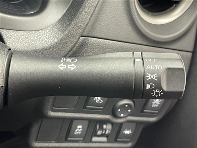 ノート e-パワー X 純正ナビ 全方位カメラ 禁煙車 デジタルインナーミラー コーナーセンサー エマージェンシーブレーキ 衝突軽減 車線逸脱 オートライト ETC USB Bluetooth プッシュスタート 純正アルミ(14枚目)
