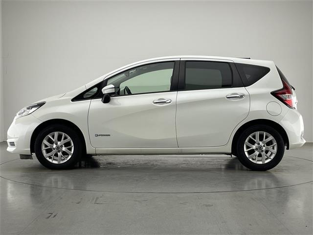 ノート e-パワー X 純正ナビ 全方位カメラ 禁煙車 デジタルインナーミラー コーナーセンサー エマージェンシーブレーキ 衝突軽減 車線逸脱 オートライト ETC USB Bluetooth プッシュスタート 純正アルミ(17枚目)