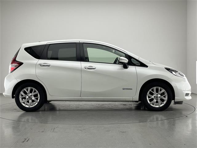 ノート e-パワー X 純正ナビ 全方位カメラ 禁煙車 デジタルインナーミラー コーナーセンサー エマージェンシーブレーキ 衝突軽減 車線逸脱 オートライト ETC USB Bluetooth プッシュスタート 純正アルミ(40枚目)