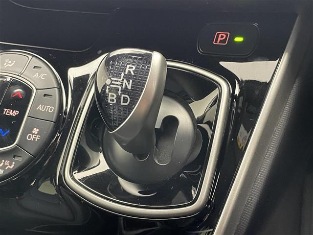 エスクァイア ハイブリッドGi 純正9型ナビ 純正後席モニター 禁煙車 バックカメラ ETC ハーフレザー シートヒーター クルコン 前後ドラレコ セーフティセンス 衝突軽減 コーナーセンサー LEDライト USB 両側パワスラ(14枚目)