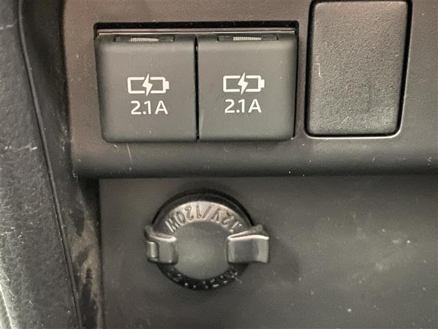 エスクァイア ハイブリッドGi 純正9型ナビ 純正後席モニター 禁煙車 バックカメラ ETC ハーフレザー シートヒーター クルコン 前後ドラレコ セーフティセンス 衝突軽減 コーナーセンサー LEDライト USB 両側パワスラ(15枚目)