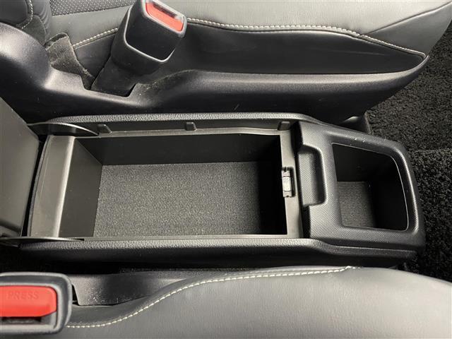 エスクァイア ハイブリッドGi 純正9型ナビ 純正後席モニター 禁煙車 バックカメラ ETC ハーフレザー シートヒーター クルコン 前後ドラレコ セーフティセンス 衝突軽減 コーナーセンサー LEDライト USB 両側パワスラ(27枚目)