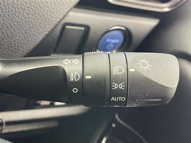 エスクァイア ハイブリッドGi 純正9型ナビ 純正後席モニター 禁煙車 バックカメラ ETC ハーフレザー シートヒーター クルコン 前後ドラレコ セーフティセンス 衝突軽減 コーナーセンサー LEDライト USB 両側パワスラ(30枚目)