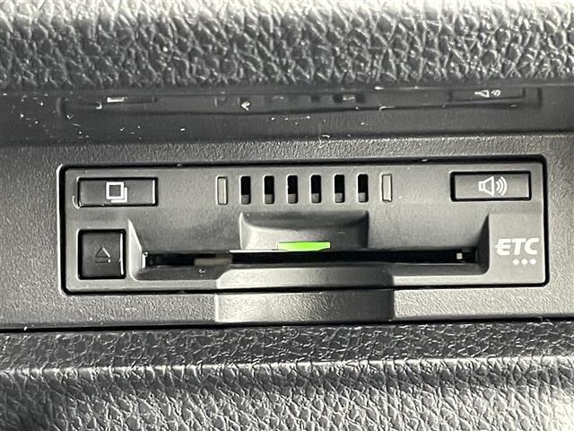 エスクァイア ハイブリッドGi 純正9型ナビ 純正後席モニター 禁煙車 バックカメラ ETC ハーフレザー シートヒーター クルコン 前後ドラレコ セーフティセンス 衝突軽減 コーナーセンサー LEDライト USB 両側パワスラ(31枚目)