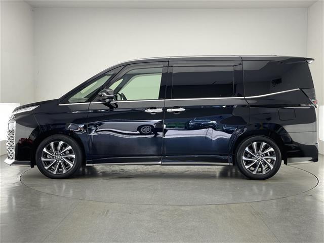 ヴォクシー ハイブリッドS-Z 純正10.5型ナビ 快適利便Hi 禁煙車 フルセグTV DVDデッキ バックカメラ ハーフレザー シートヒーター パワーバックドア AC100V モデリスタシグネチャーイルミ 前後ドラレコ 衝突軽減(18枚目)