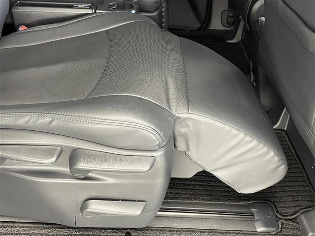 ヴォクシー ハイブリッドS-Z 純正10.5型ナビ 快適利便Hi 禁煙車 フルセグTV DVDデッキ バックカメラ ハーフレザー シートヒーター パワーバックドア AC100V モデリスタシグネチャーイルミ 前後ドラレコ 衝突軽減(29枚目)