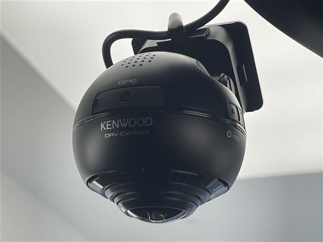 ＧＬＣ ＧＬＣ２２０ｄ　４マチック　クーペ　ＡＭＧライン　純正１２．３型ＤＡナビＴＶ　サンルーフ　禁煙　Ｂｕｒｍｅｓｔｅｒ　黒革　レザーエクスクルーシブパッケージ　シートベンチレーション　衝突軽減　追従クルコン　ＢＳＭ　全方位カメラ　コーナーセンサー　ＬＥＤ（9枚目）