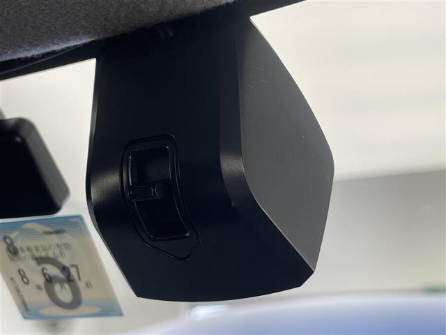 スイフトスポーツ ベースグレード 純正ナビ 全方位カメラ 禁煙 MT車 柿本マフラー ETC ミラー型前後ドラレコ シートヒーター セーフティサポート 衝突軽減 クルコン 車線逸脱 LEDライト オートハイビーム スマートキー フォグ(11枚目)