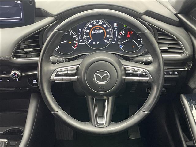 MAZDA3ファストバック 20Sプロアクティブ ツーリングセレクション 純正ナビ 全方位カメラ 禁煙 フルセグTV シートヒーター ハンドルヒーター BOSEサウンド 衝突軽減 車線逸脱 LEDオートライト ETC 純正フロアマット USB HDMI DVD パドルシフト(11枚目)
