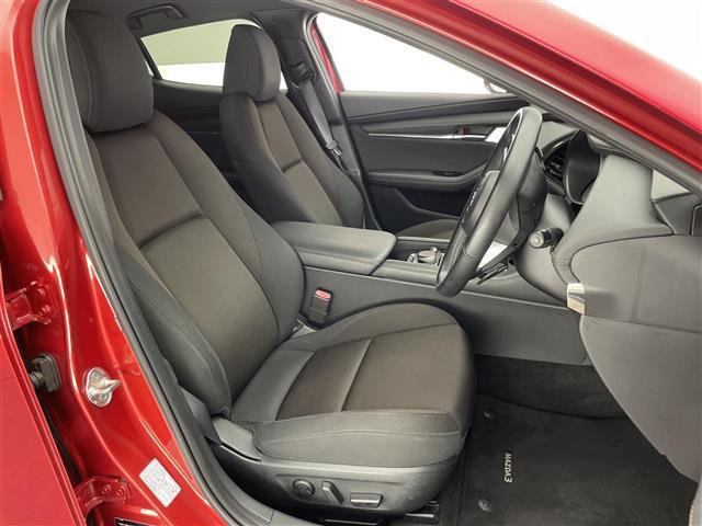 MAZDA3ファストバック 20Sプロアクティブ ツーリングセレクション 純正ナビ 全方位カメラ 禁煙 フルセグTV シートヒーター ハンドルヒーター BOSEサウンド 衝突軽減 車線逸脱 LEDオートライト ETC 純正フロアマット USB HDMI DVD パドルシフト(20枚目)