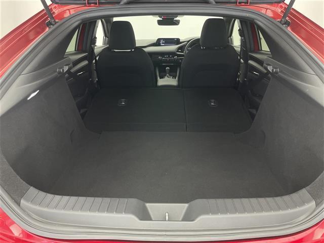 MAZDA3ファストバック 20Sプロアクティブ ツーリングセレクション 純正ナビ 全方位カメラ 禁煙 フルセグTV シートヒーター ハンドルヒーター BOSEサウンド 衝突軽減 車線逸脱 LEDオートライト ETC 純正フロアマット USB HDMI DVD パドルシフト(23枚目)