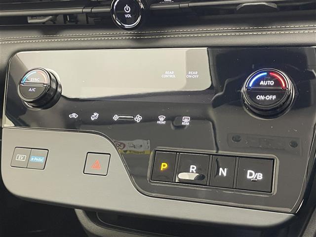 セレナ e-パワー ハイウェイスターV 純正12.3型ナビ 全方位カメラ 禁煙 デジタルインナーミラー ワイヤレス充電 プロパイロット ナビ連動前後ドラレコ HDMI BSM フロントダイナミックパック 衝突軽減 追従クルコン ETC2.0(28枚目)