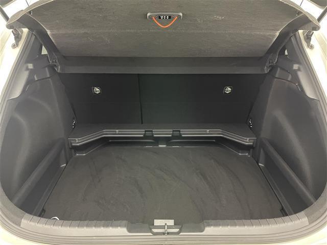 �y�g�����N�z���������Ȃǂɂ��\���ȉ׎��X�y�[�X���m�ۂ��Ă���܂��B�Z�J���h�V�[�g��|���ƁA�x�r�[�J�[��S���t�o�b�O�ȂǑ傫�ȉו��̐ύڂ��\�ł��y���ˏグ���^���ߍ��ݎ��z�ŃX�y�[�X�m�ۂ��ł��܂��ˁI�I