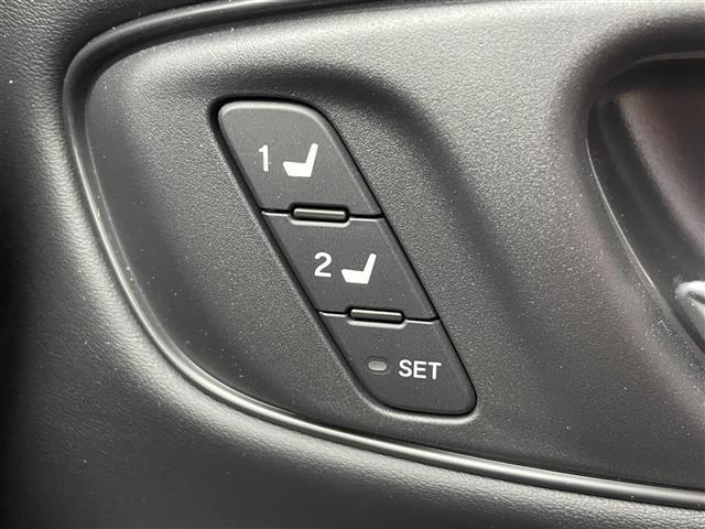 ＺＲ－Ｖ ｅ：ＨＥＶ　Ｚ　純正９型ナビ　全方位カメラ　ＢＯＳＥ　禁煙　茶革　シートヒーター　ワイヤレス充電　ＥＴＣ２．０　電動パーキング　メモリシート　ホンダセンシング　衝突軽減装置　追従クルコン　ハンドル支援　電動リアゲート（13枚目）