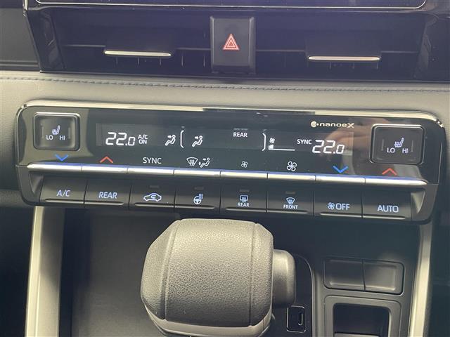 ヴォクシー Ｓ－Ｚ　純正１０．５型ナビＴＶ　純正１４型後席モニター　禁煙　快適利便Ｈｉｇｈ　シートヒーター　デジタルインナミラー　パワーバックドア　オットマン　バックカメラ　衝突軽減　追従クルコン　ＨＤＭＩ　ハーフレザー（9枚目）