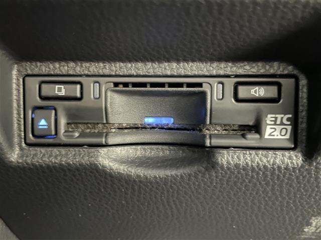 ヴォクシー Ｓ－Ｚ　純正１０．５型ナビＴＶ　純正１４型後席モニター　禁煙　快適利便Ｈｉｇｈ　シートヒーター　デジタルインナミラー　パワーバックドア　オットマン　バックカメラ　衝突軽減　追従クルコン　ＨＤＭＩ　ハーフレザー（14枚目）