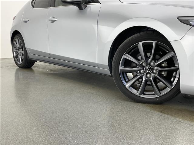 MAZDA3ファストバック 20Sバーガンディ セレクション 純正8.8型ナビ BOSE 赤革 禁煙 HUD BSM HDMI パドルシフト 追従クルコン フルセグ DVD パワーシート シートヒーター ETC ドラレコ LEDライト 衝突軽減 コーナーセンサー(34枚目)