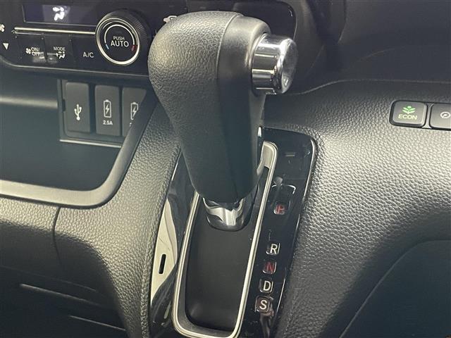 Ｎ－ＢＯＸカスタム Ｇ・ＥＸターボホンダセンシング　純正８型ナビ　バックカメラ　追従クルコン　禁煙　フルセグ　ＤＶＤ　パドルシフト　黒ハーフレザー　両側パワスラ　ホンダセンシング　ＥＴＣ　ＬＥＤオートライト　衝突軽減　ハンドル支援　誤発進抑制　フォグ（8枚目）