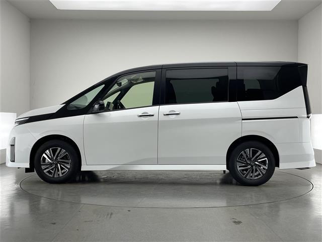 セレナ e-パワー ハイウェイスターV 登録済未使用車 純12.3型DAナビTV 禁煙 純正11型後席モニター 全方位カメラ プロパイロット BSM 内蔵前後ドラレコ デジタルインナーミラー HDMI ワイヤレス充電 衝突軽減 ハンドル支援(17枚目)