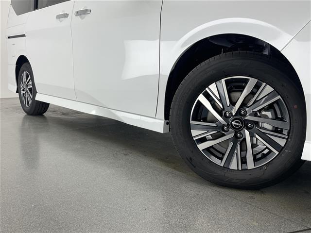 セレナ e-パワー ハイウェイスターV 登録済未使用車 純12.3型DAナビTV 禁煙 純正11型後席モニター 全方位カメラ プロパイロット BSM 内蔵前後ドラレコ デジタルインナーミラー HDMI ワイヤレス充電 衝突軽減 ハンドル支援(34枚目)