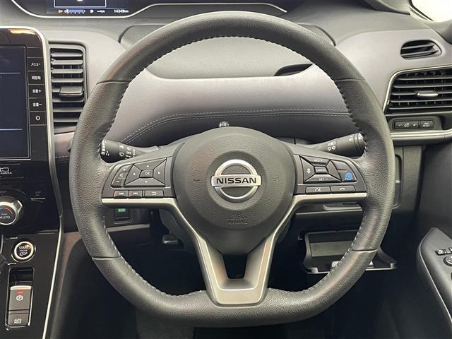 セレナ ハイウェイスターV 純正10型ナビ 全方位カメラ 禁煙車 デジタルインナーミラー フルセグTV ブルーレイ HDMI プロパイロット BSM ETC ドラレコ コーナーセンサー 衝突軽減 追従クルコン 両側パワスラドア(10枚目)