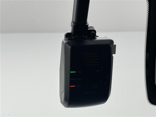 ＺＲ－Ｖ ｅ：ＨＥＶ　Ｚ　純正９型ＤＡナビＴＶ　ＢＯＳＥ　黒革　禁煙車　シートヒーター　ワイヤレス充電　電動リアゲートステアリングヒーター　コーナーセンサー　ホンダセンシング　衝突軽減　追従クルコン　ハンドル支援　ＬＥＤライト（6枚目）