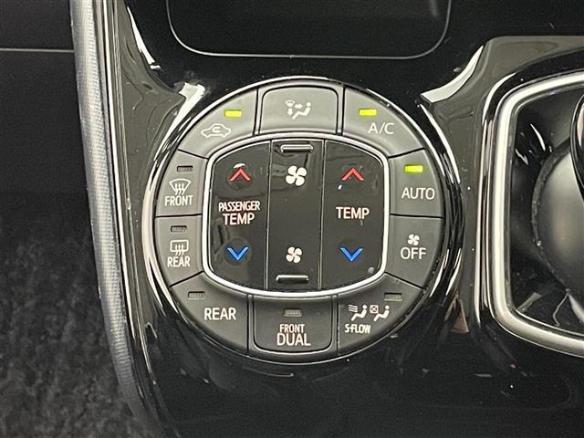 ヴォクシー ハイブリッドZS 煌II アルパイン11型ナビ 後席モニター 禁煙 バックカメラ コーナーセンサー 両側パワスラ ドラレコ セーフティセンス 衝突軽減 車線逸脱 オートハイビーム LEDオートライト フォグランプ 純正マット(9枚目)