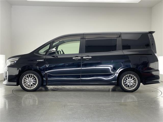 ヴォクシー ハイブリッドZS 煌II アルパイン11型ナビ 後席モニター 禁煙 バックカメラ コーナーセンサー 両側パワスラ ドラレコ セーフティセンス 衝突軽減 車線逸脱 オートハイビーム LEDオートライト フォグランプ 純正マット(17枚目)