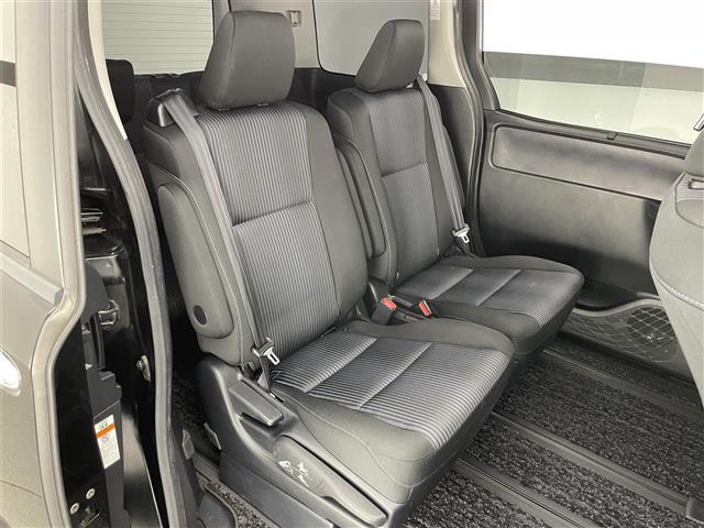 ヴォクシー ハイブリッドZS 煌II アルパイン11型ナビ 後席モニター 禁煙 バックカメラ コーナーセンサー 両側パワスラ ドラレコ セーフティセンス 衝突軽減 車線逸脱 オートハイビーム LEDオートライト フォグランプ 純正マット(20枚目)