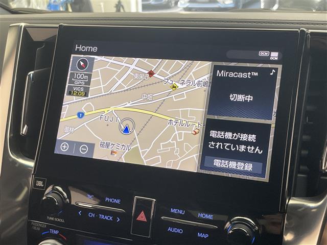 アルファードハイブリッド エグゼクティブラウンジＳ　メーカーナビ　全方位カメラ　ＪＢＬ　禁煙　Ｗムーンルーフ　リヤエンターテイメント　デジインミラー　パーキングアシスト　黒革　ワイヤレス充電　ＨＤＭＩ　ＢＳＭ　ベンチレーション　ＡＣ１００Ｖ　ＤＶＤ再生（3枚目）