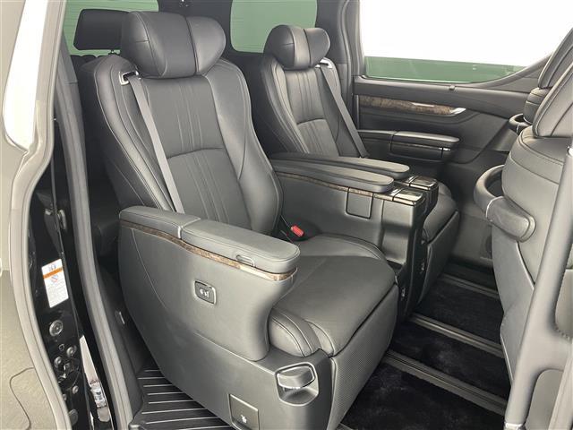 アルファードハイブリッド エグゼクティブラウンジＳ　メーカーナビ　全方位カメラ　ＪＢＬ　禁煙　Ｗムーンルーフ　リヤエンターテイメント　デジインミラー　パーキングアシスト　黒革　ワイヤレス充電　ＨＤＭＩ　ＢＳＭ　ベンチレーション　ＡＣ１００Ｖ　ＤＶＤ再生（20枚目）