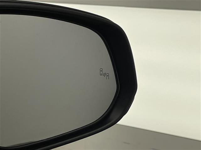 ノア ハイブリッドＳ－Ｚ　純正１０．５型ナビ　ＢＳＭ　禁煙車　快適利便Ｈｉｇｈ　ＤＶＤデッキ　シートヒーター　ハンドルヒーター　電動リアゲート　両側パワスラ　ＡＣ１００Ｖ電源　前後ドラレコ　セーフティセンス　衝突軽減　ＬＥＤ（6枚目）