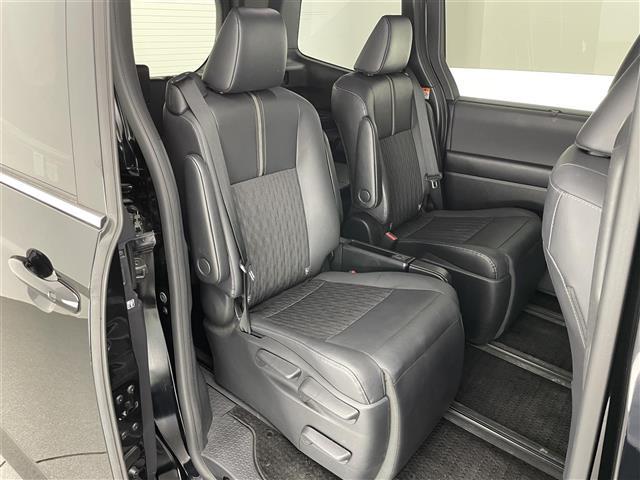 ノア ハイブリッドＳ－Ｚ　純正１０．５型ナビ　ＢＳＭ　禁煙車　快適利便Ｈｉｇｈ　ＤＶＤデッキ　シートヒーター　ハンドルヒーター　電動リアゲート　両側パワスラ　ＡＣ１００Ｖ電源　前後ドラレコ　セーフティセンス　衝突軽減　ＬＥＤ（20枚目）