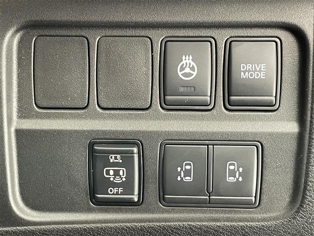 セレナ ｅ－パワー　ハイウェイスターＶ　純正１０型ナビ　シートヒーター　禁煙　全方位カメラ　ＢＳＭ　ハンドルヒーター　寒冷地　ＥＴＣ　ツートンカラー　　コーナーセンサー　両側パワスラ　純正ドラレコ　ＬＥＤオートライト　フォグ　衝突軽減装置（7枚目）