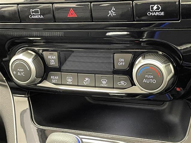 セレナ ｅ－パワー　ハイウェイスターＶ　純正１０型ナビ　シートヒーター　禁煙　全方位カメラ　ＢＳＭ　ハンドルヒーター　寒冷地　ＥＴＣ　ツートンカラー　　コーナーセンサー　両側パワスラ　純正ドラレコ　ＬＥＤオートライト　フォグ　衝突軽減装置（8枚目）