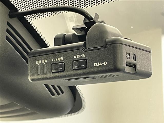 セレナ ｅ－パワー　ハイウェイスターＶ　純正１０型ナビ　シートヒーター　禁煙　全方位カメラ　ＢＳＭ　ハンドルヒーター　寒冷地　ＥＴＣ　ツートンカラー　　コーナーセンサー　両側パワスラ　純正ドラレコ　ＬＥＤオートライト　フォグ　衝突軽減装置（12枚目）