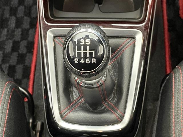 スイフトスポーツ ベースグレード　純正８型ナビ　全方位カメラ　禁煙　シートヒーター　クルコン　ＥＴＣ　デュアルセンサーブレーキサポート　衝突軽減装置　車線逸脱　ＬＥＤオートライト　フォグランプ　フルセグＴＶ　Ｂｌｕｅｔｏｏｔｈ　ＵＳＢ（5枚目）